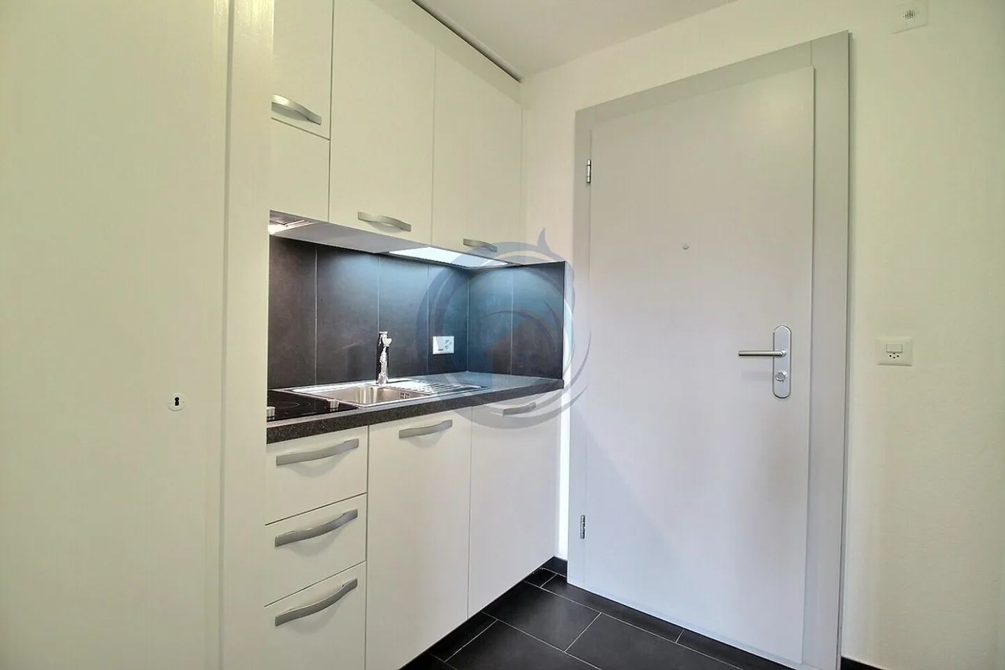 STUDIO IN THE CENTER OF LA TOUR-DE-PEILZ - Photo 4 of 8