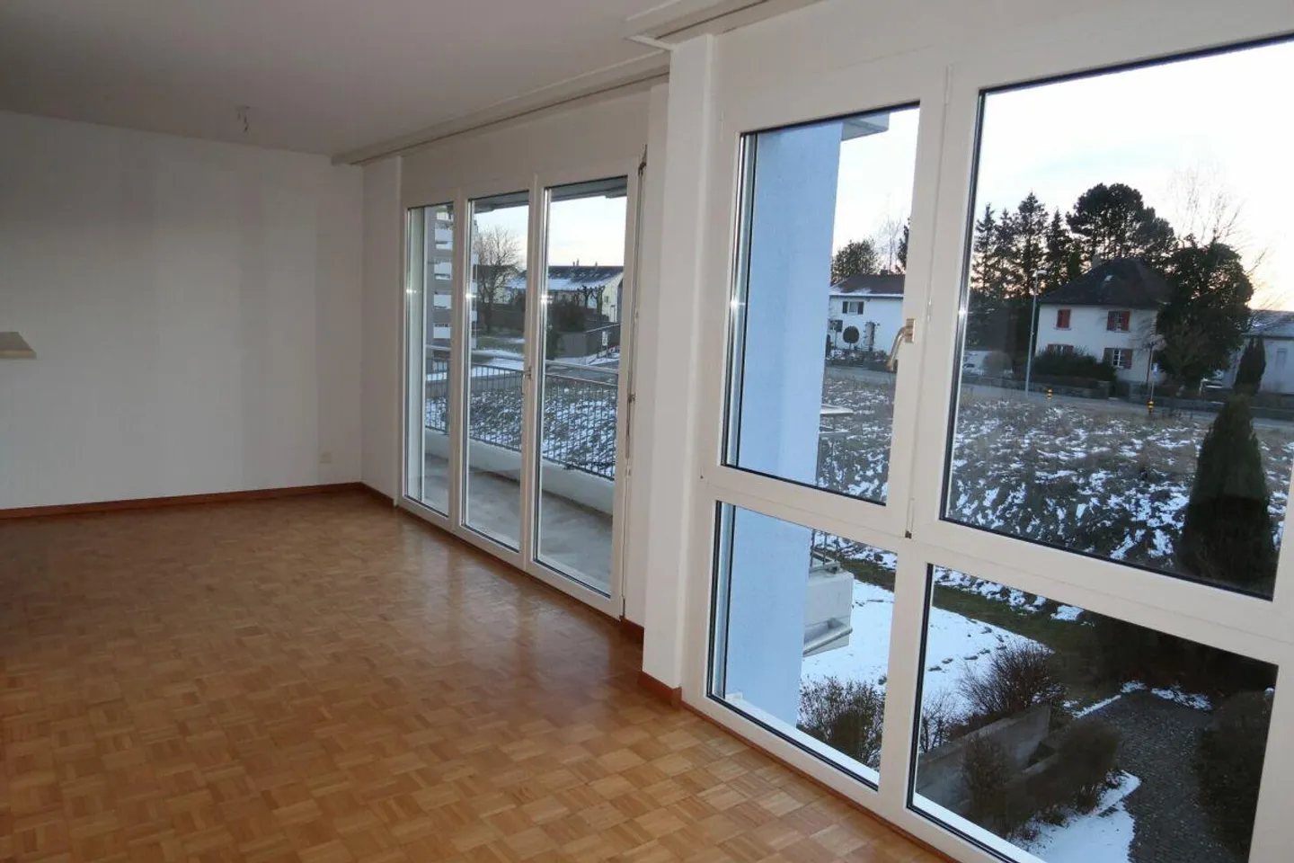 Appartamento affascinante di 3,5 stanze al 1° piano a 8965 Berikon - Foto 3 di 10