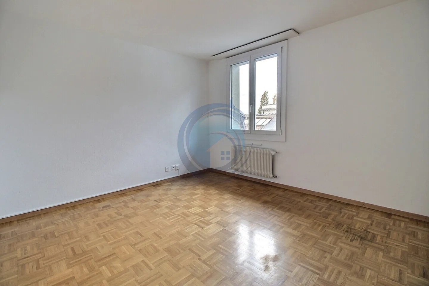 STUDIO IN THE CENTER OF LA TOUR-DE-PEILZ - Photo 2 of 8