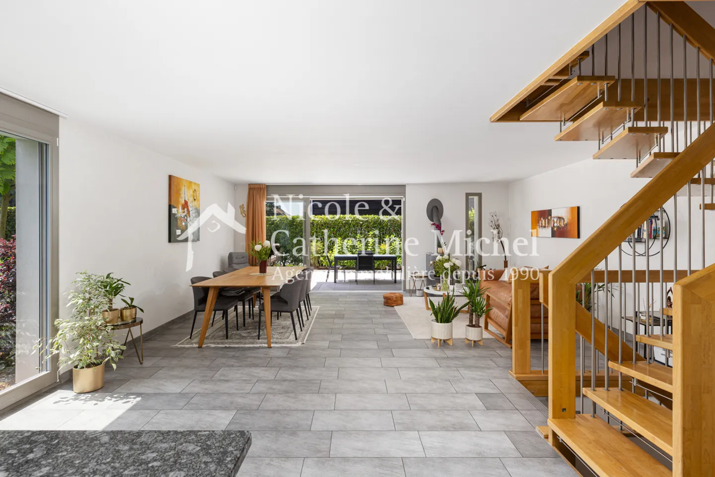 Moderne Eckvilla, 5 Schlafzimmer, schöne Volumen, nahe Genf - Foto 6 von 12