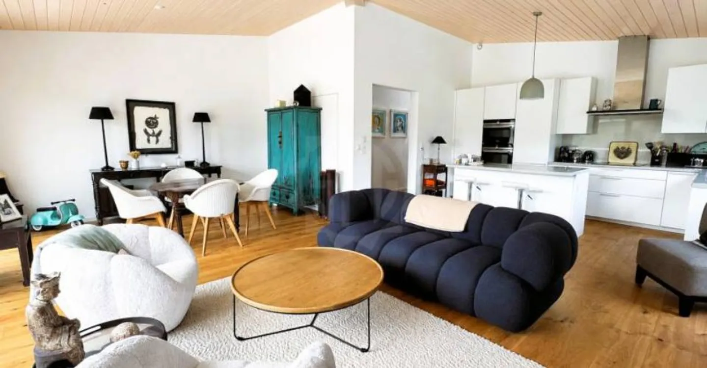Attico soleggiato con grande balcone - Foto 3 di 11