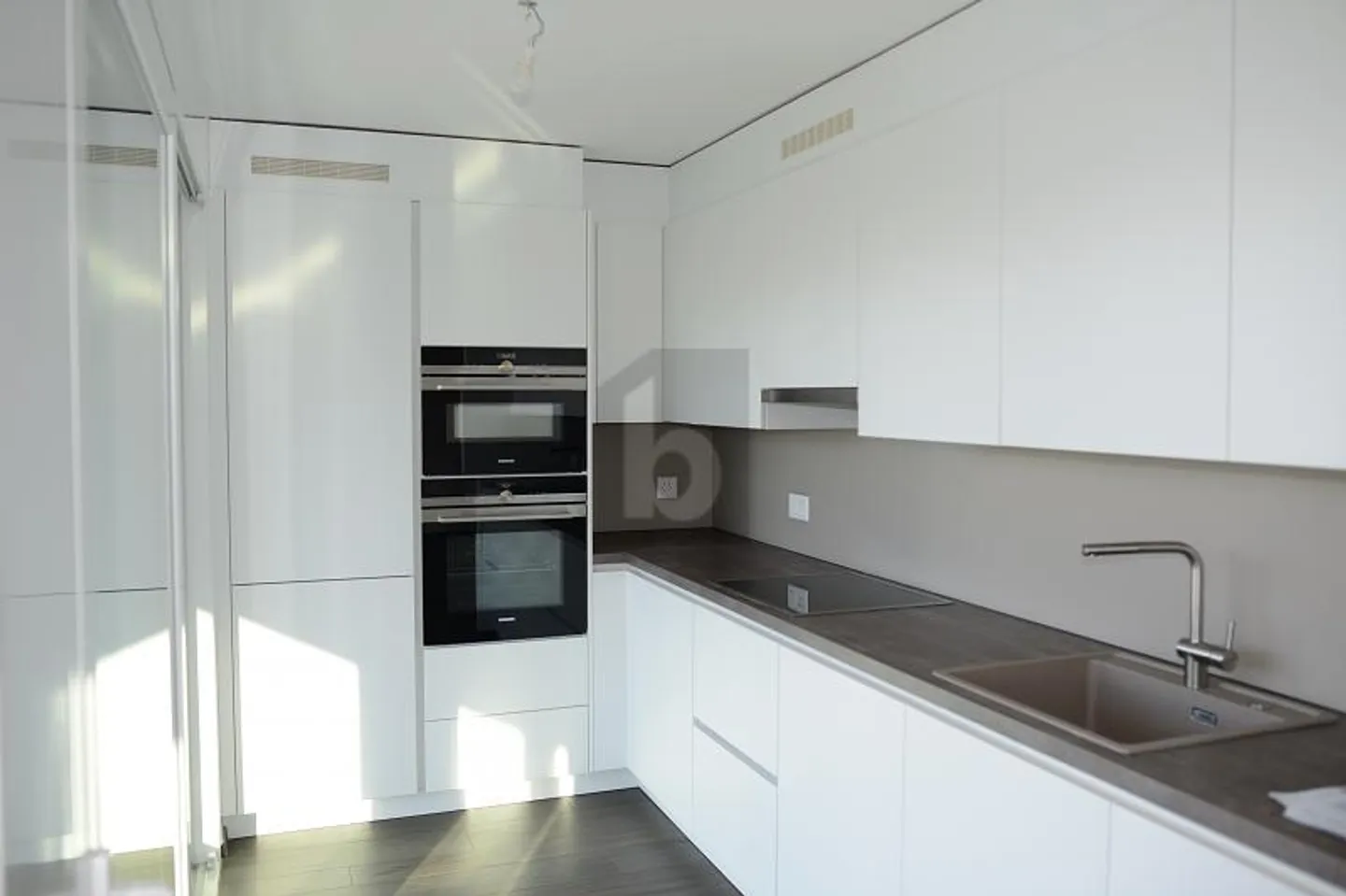 SPAZIOSO, MODERNO ED ELEGANTE - Foto 2 di 6