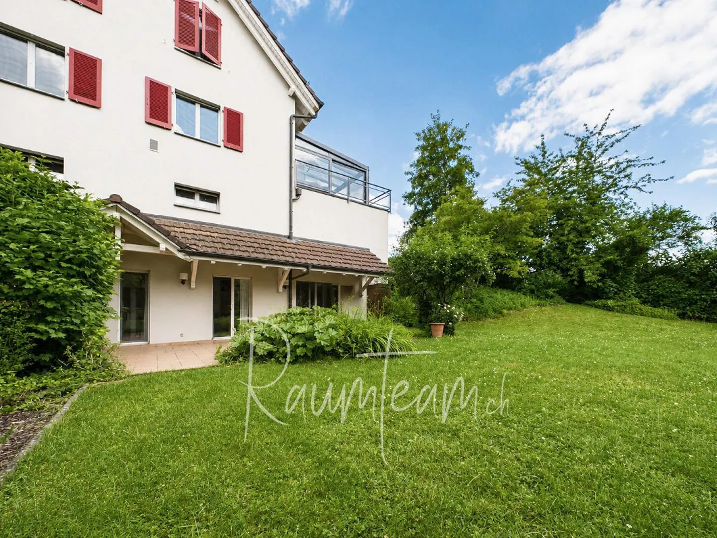 Green oasis with peace and privacy - Photo 3 of 13