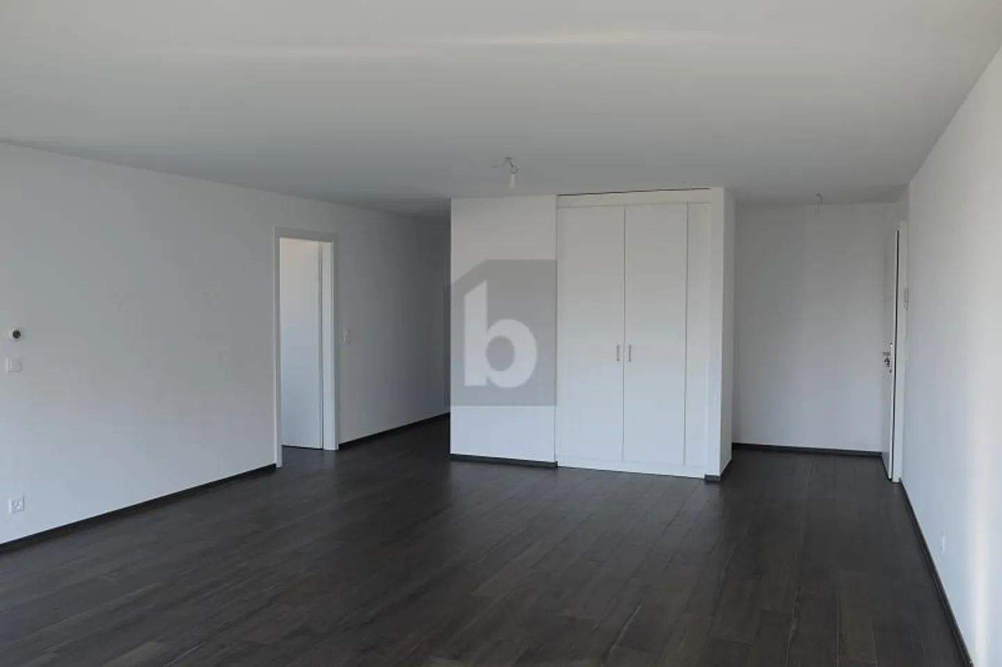 SPAZIOSO, MODERNO ED ELEGANTE - Foto 5 di 6