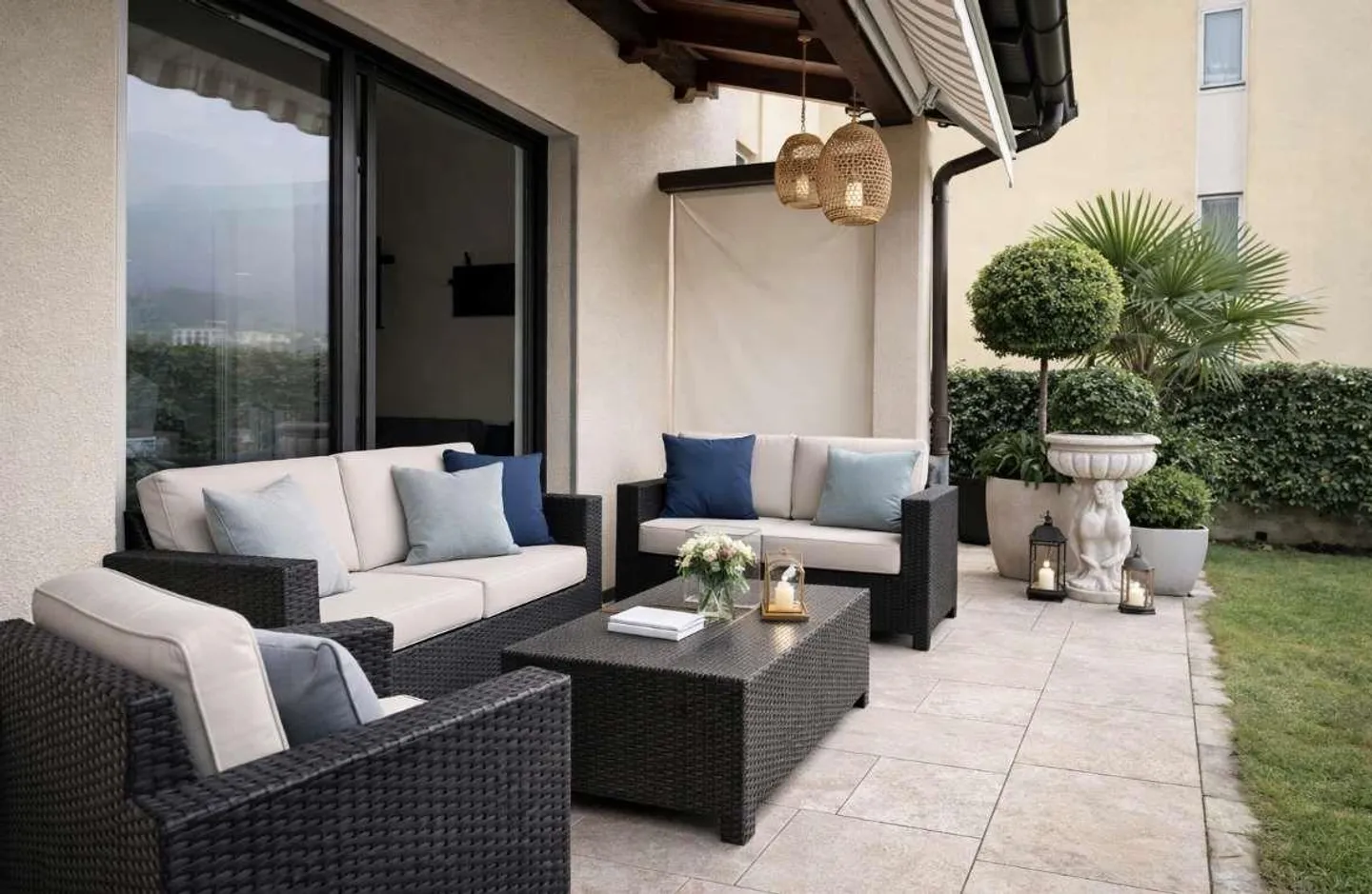 Elegantes freistehendes Haus mit Garten - Foto 1 von 13