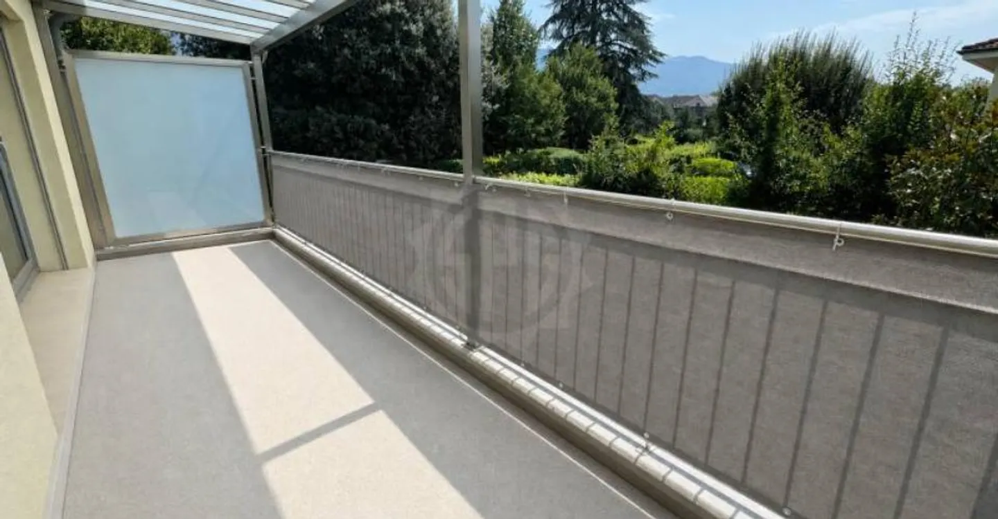 Attico soleggiato con grande balcone - Foto 7 di 11