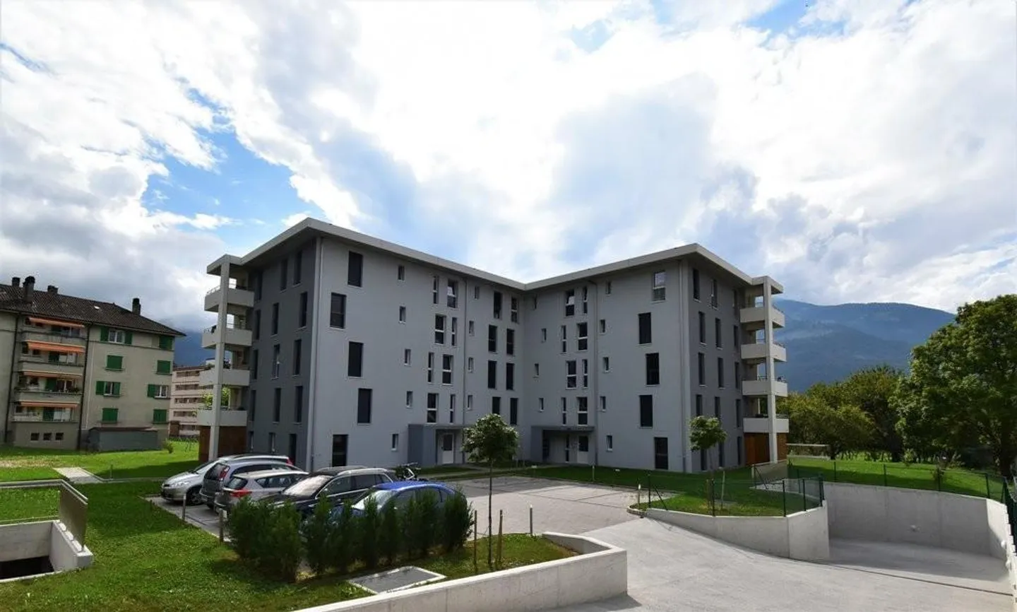 Aussere Platz zwei Schritte vom Bahnhof Bex - Foto 1 von 1