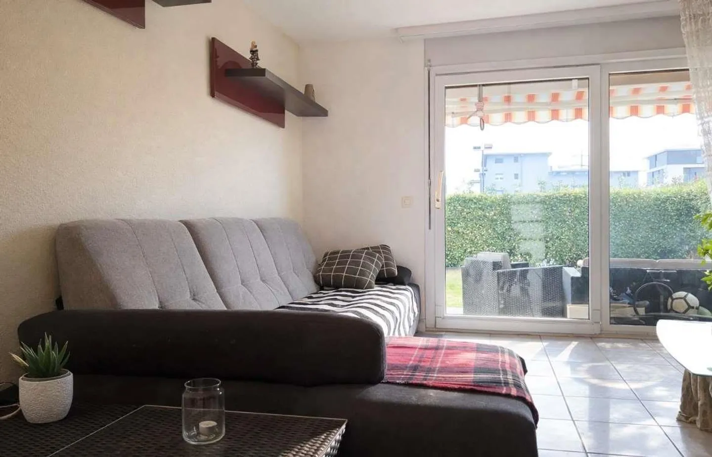 Elegantes freistehendes Haus mit Garten - Foto 4 von 13