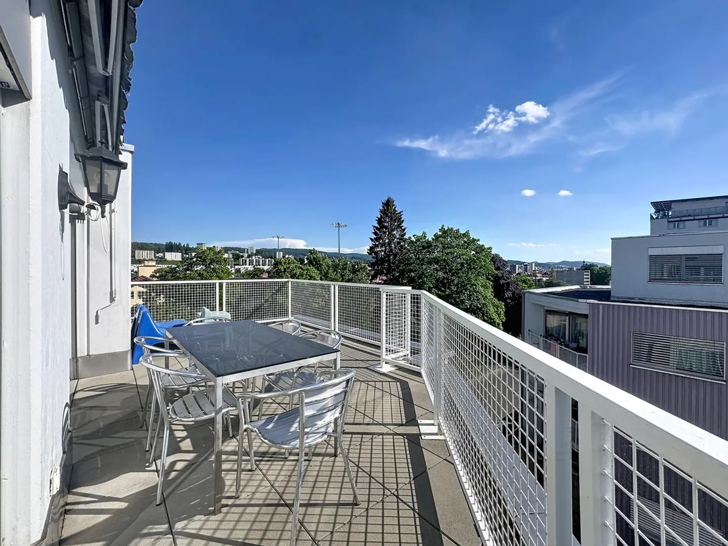 Penthouse-Wohnung mit 5.5 Zimmern, zwei Terrassen und zwei Balkonen - Photo 1 sur 13
