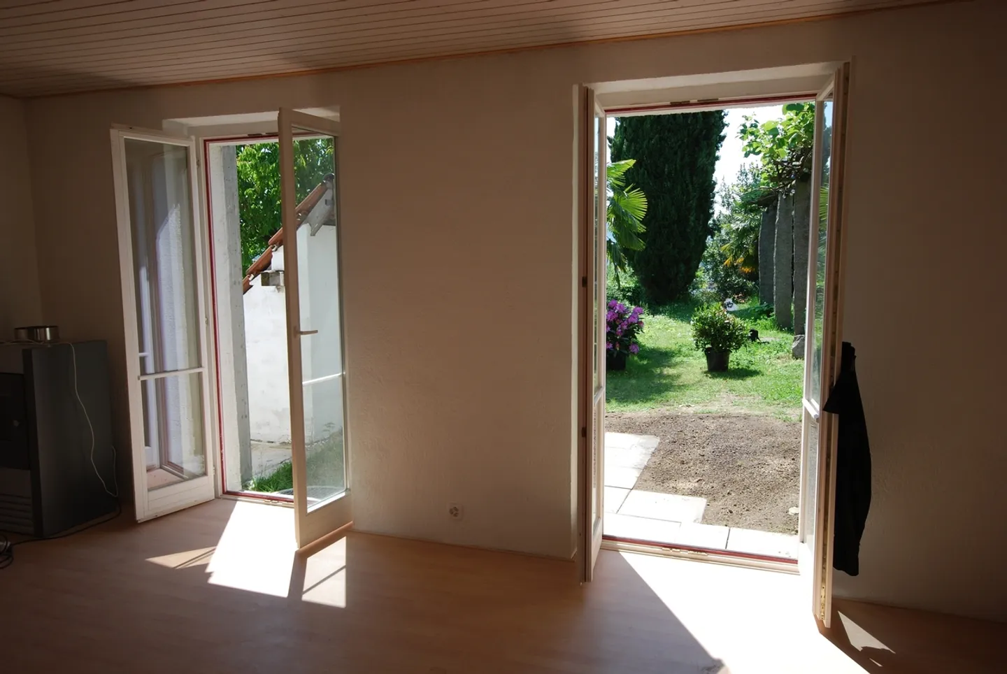 4.5 Room House - Photo 2 of 8