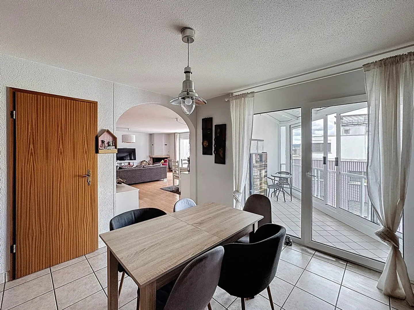 Penthouse-Wohnung mit 5.5 Zimmern, zwei Terrassen und zwei Balkonen - Photo 6 sur 13