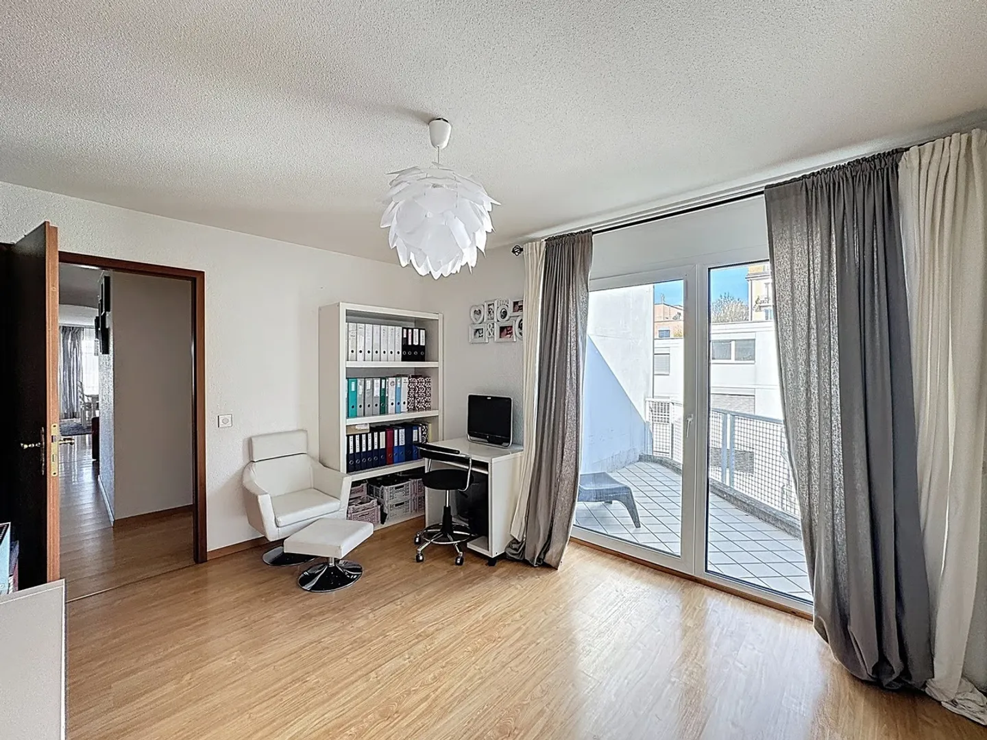 Penthouse-Wohnung mit 5.5 Zimmern, zwei Terrassen und zwei Balkonen - Photo 8 sur 13