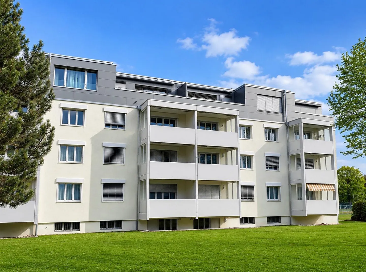 Appartement sous les toits lumineux à Glattbrugg - Photo 1 sur 9