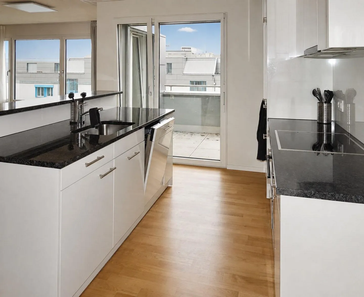 Appartement sous les toits lumineux à Glattbrugg - Photo 4 sur 9