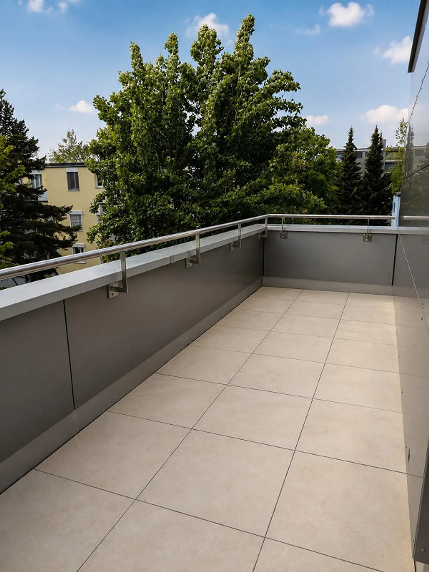 Appartement sous les toits lumineux à Glattbrugg - Photo 5 sur 9
