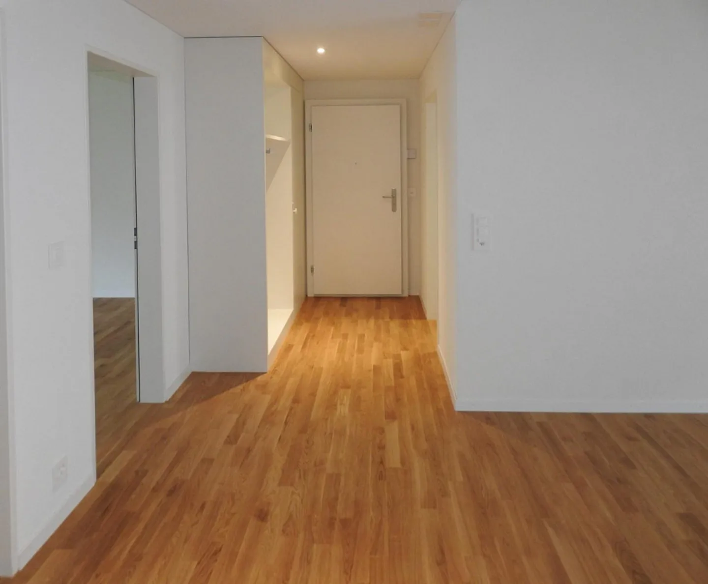 Appartement sous les toits lumineux à Glattbrugg - Photo 2 sur 9