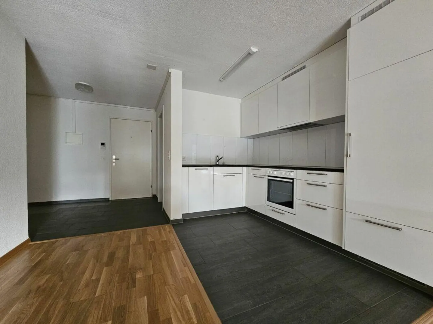 Zentrale 2.0 Zimmer-Wohnung im Parterre - Foto 1 von 8