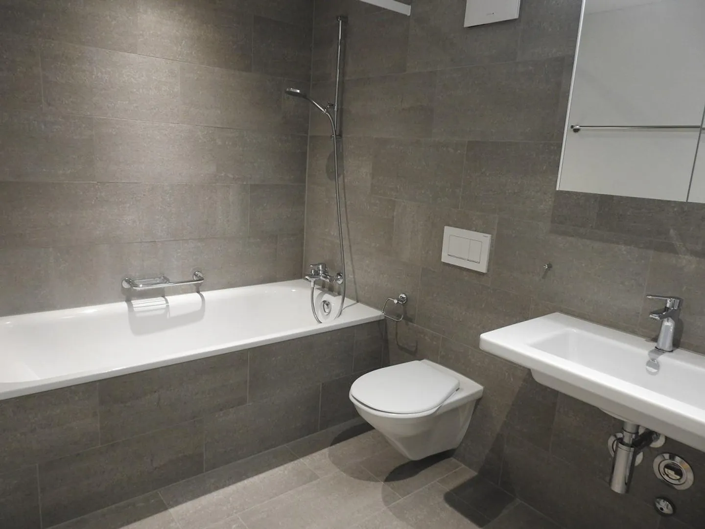 Appartement sous les toits lumineux à Glattbrugg - Photo 8 sur 9