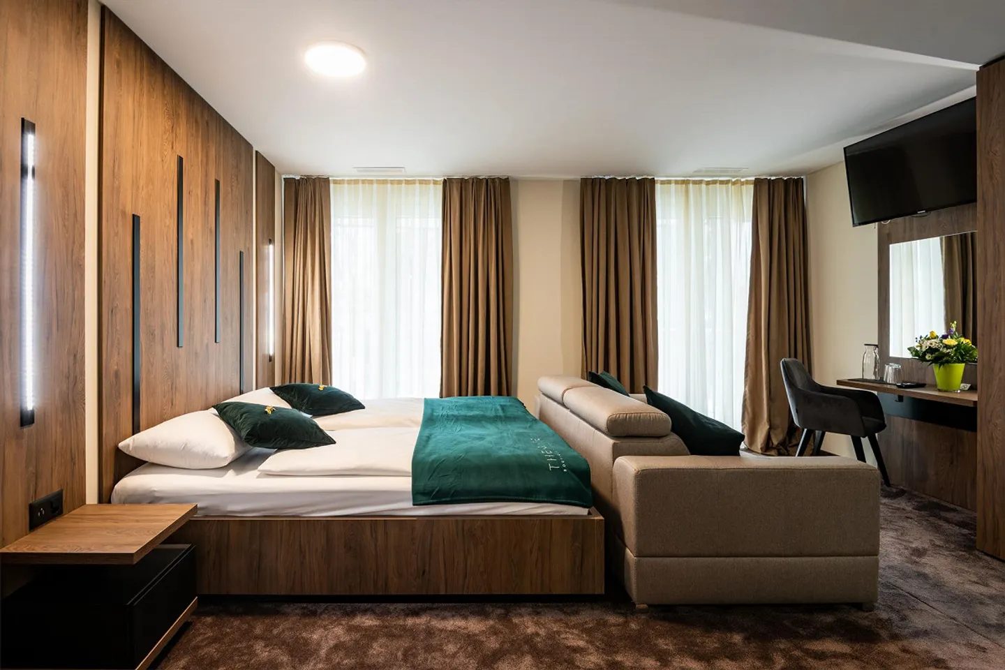 Spacious Double Room - just a few minutes from Zurich Airport! - Photo 3 of 4