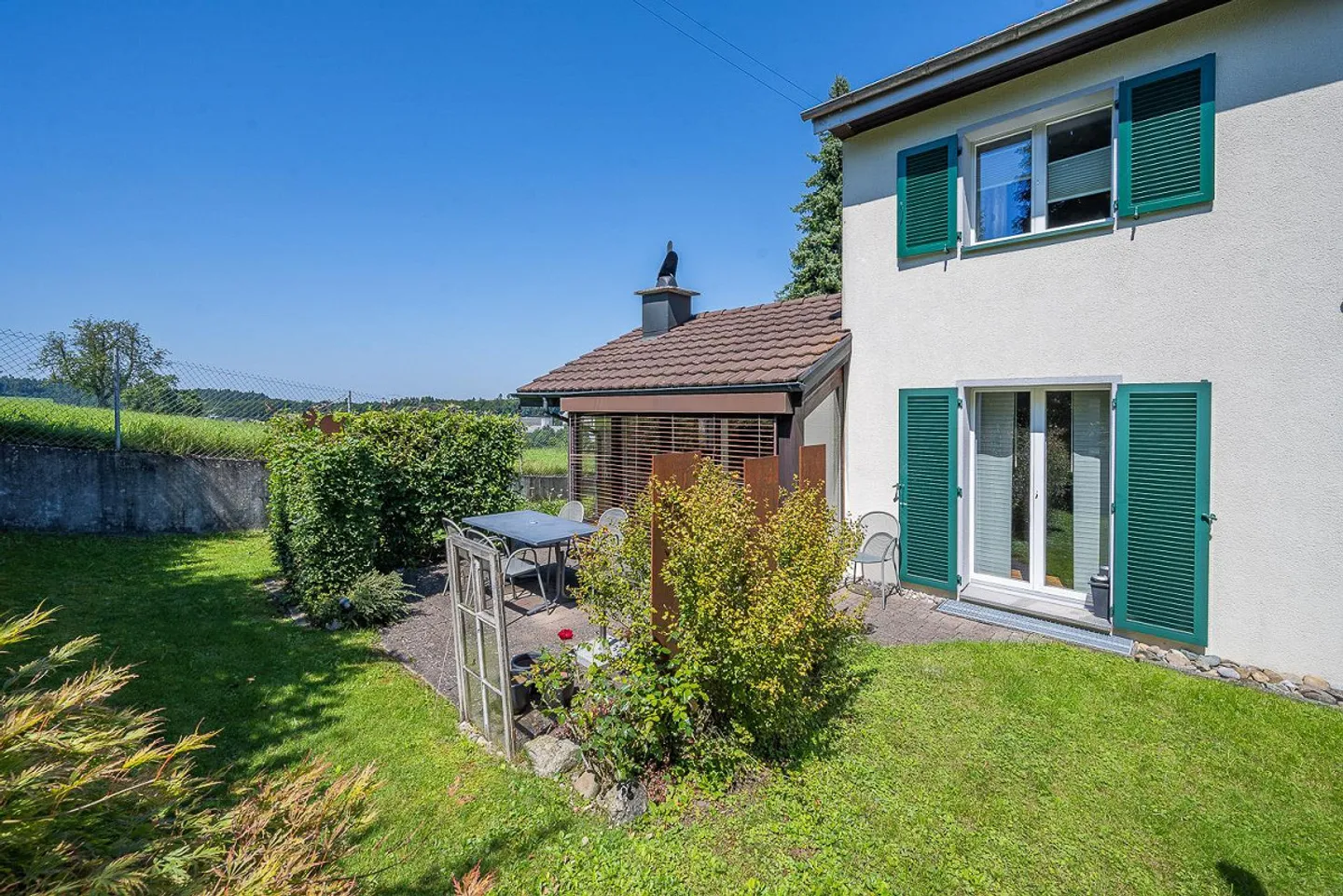 Live where peace and security are at home - Photo 9 of 21