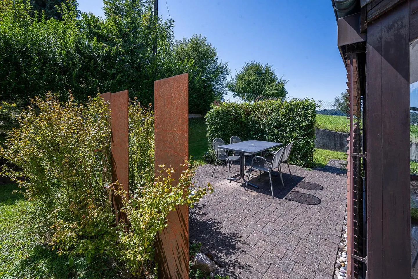 Live where peace and security are at home - Photo 10 of 21