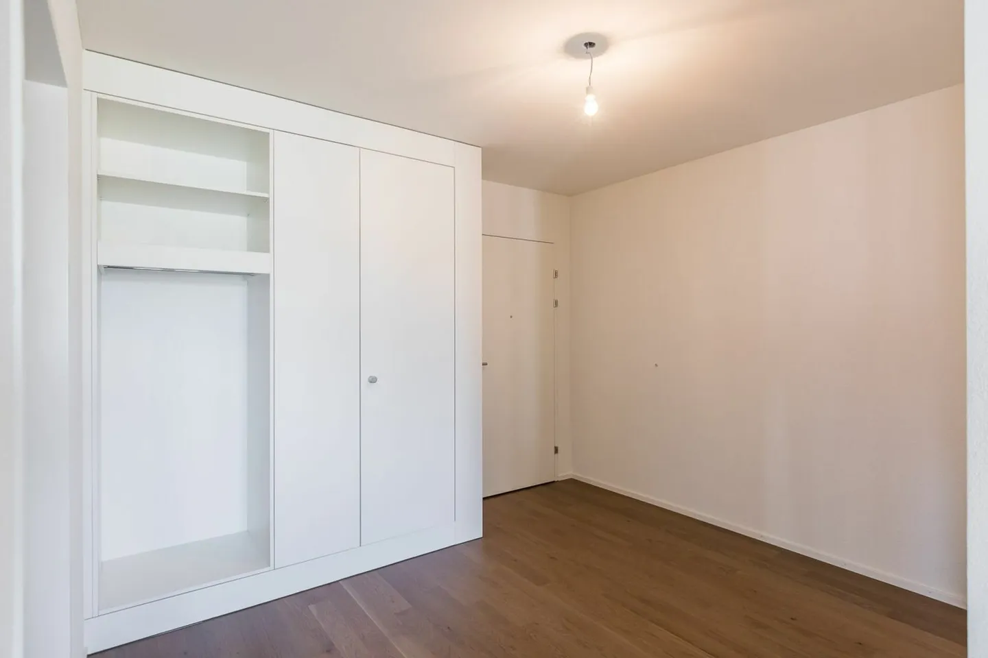 Charming 2.5 Room Apartment - Photo 4 of 7