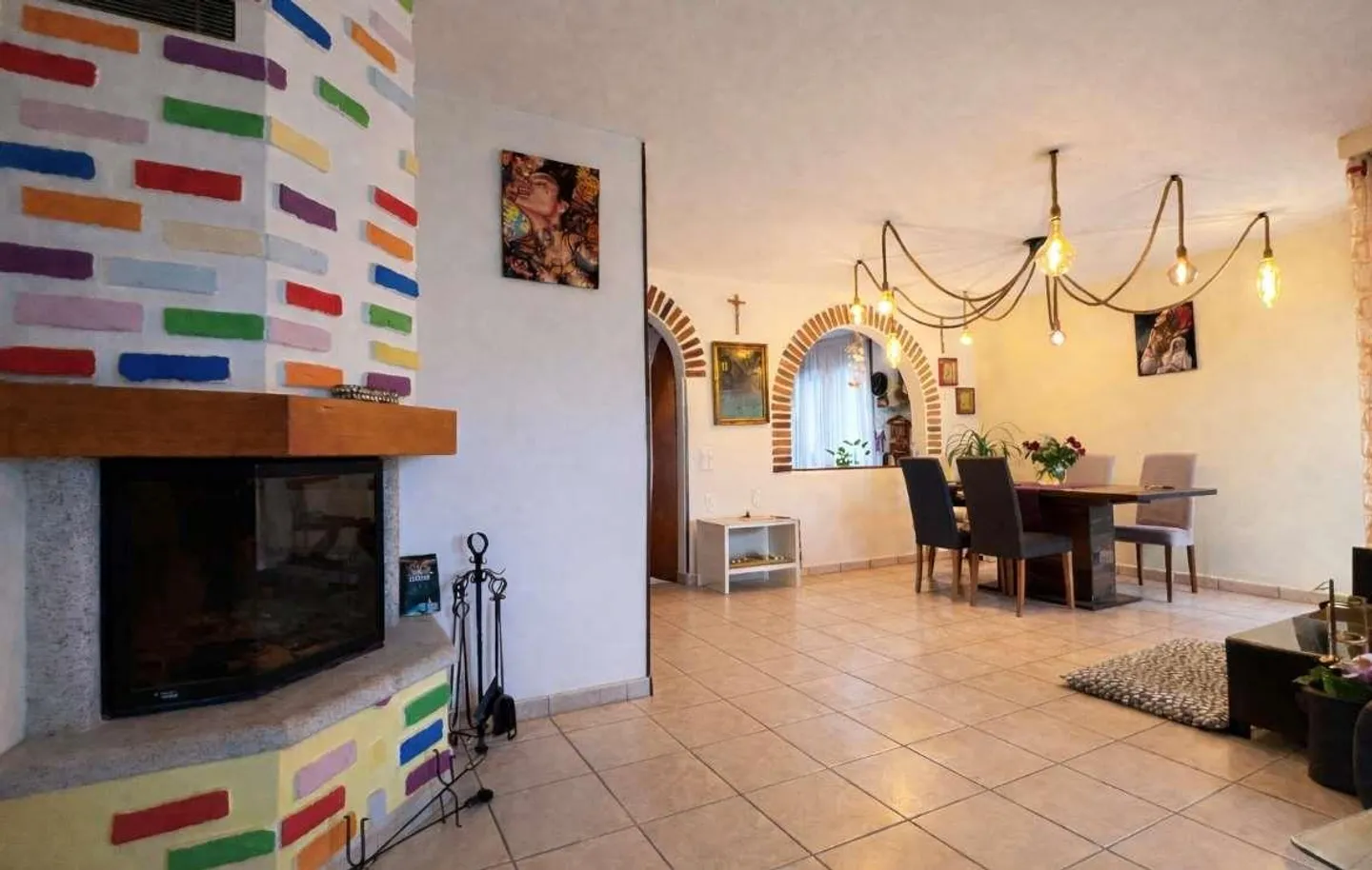 Elegantes freistehendes Haus mit Garten - Foto 8 von 13