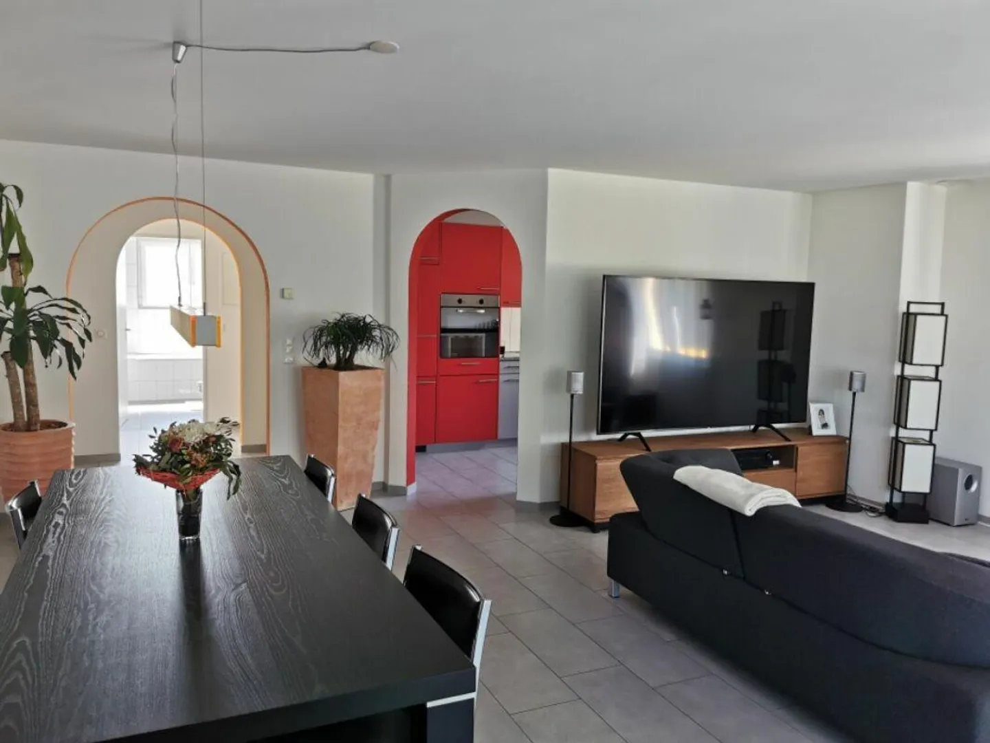 Lichtdurchflutete, grosszügige 5.5 Zimmerwohnung ruhig gelegen - Foto 3 von 8