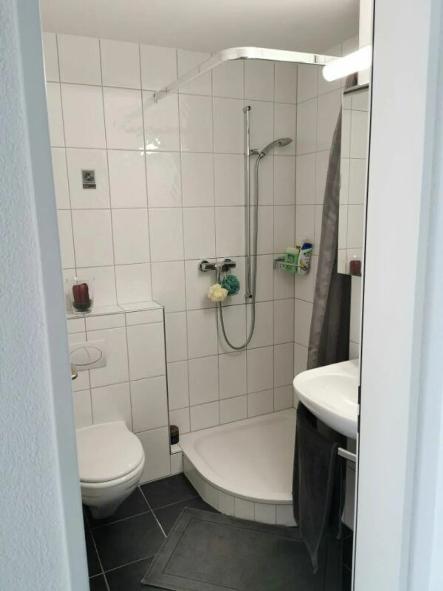 Lichtdurchflutete, grosszügige 5.5 Zimmerwohnung ruhig gelegen - Foto 4 von 8
