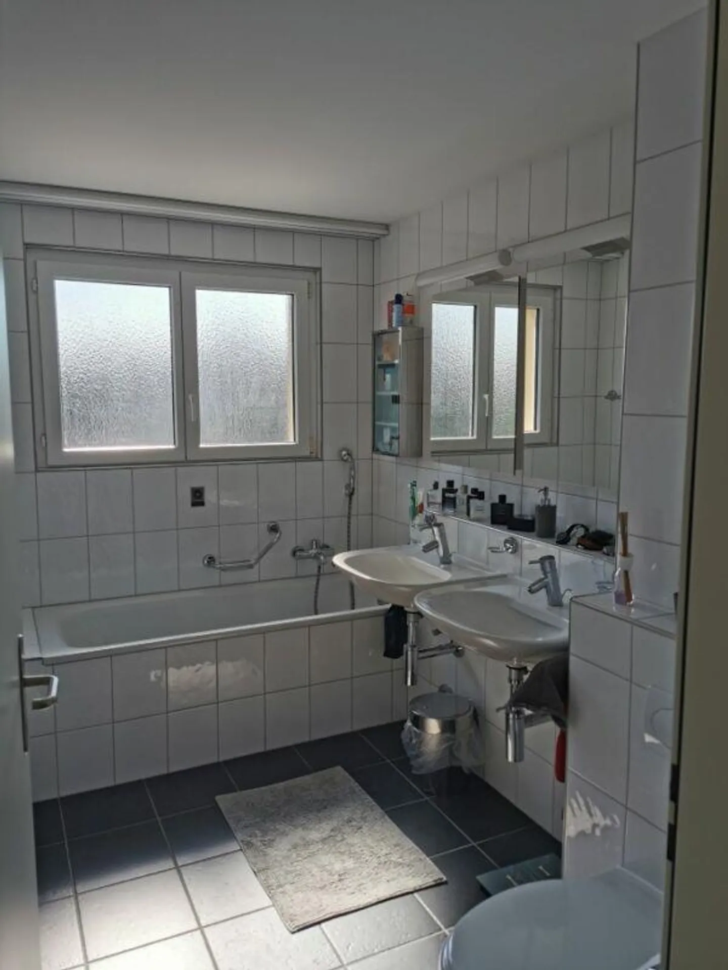 Lichtdurchflutete, grosszügige 5.5 Zimmerwohnung ruhig gelegen - Foto 5 von 8