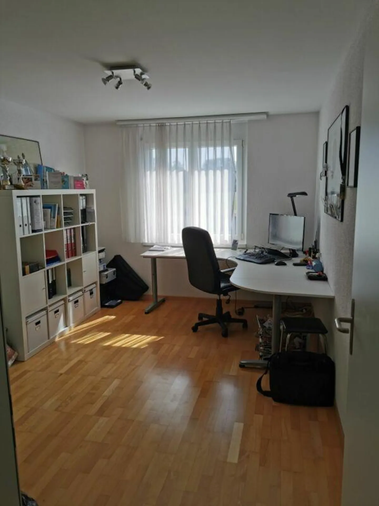 Lichtdurchflutete, grosszügige 5.5 Zimmerwohnung ruhig gelegen - Foto 7 von 8