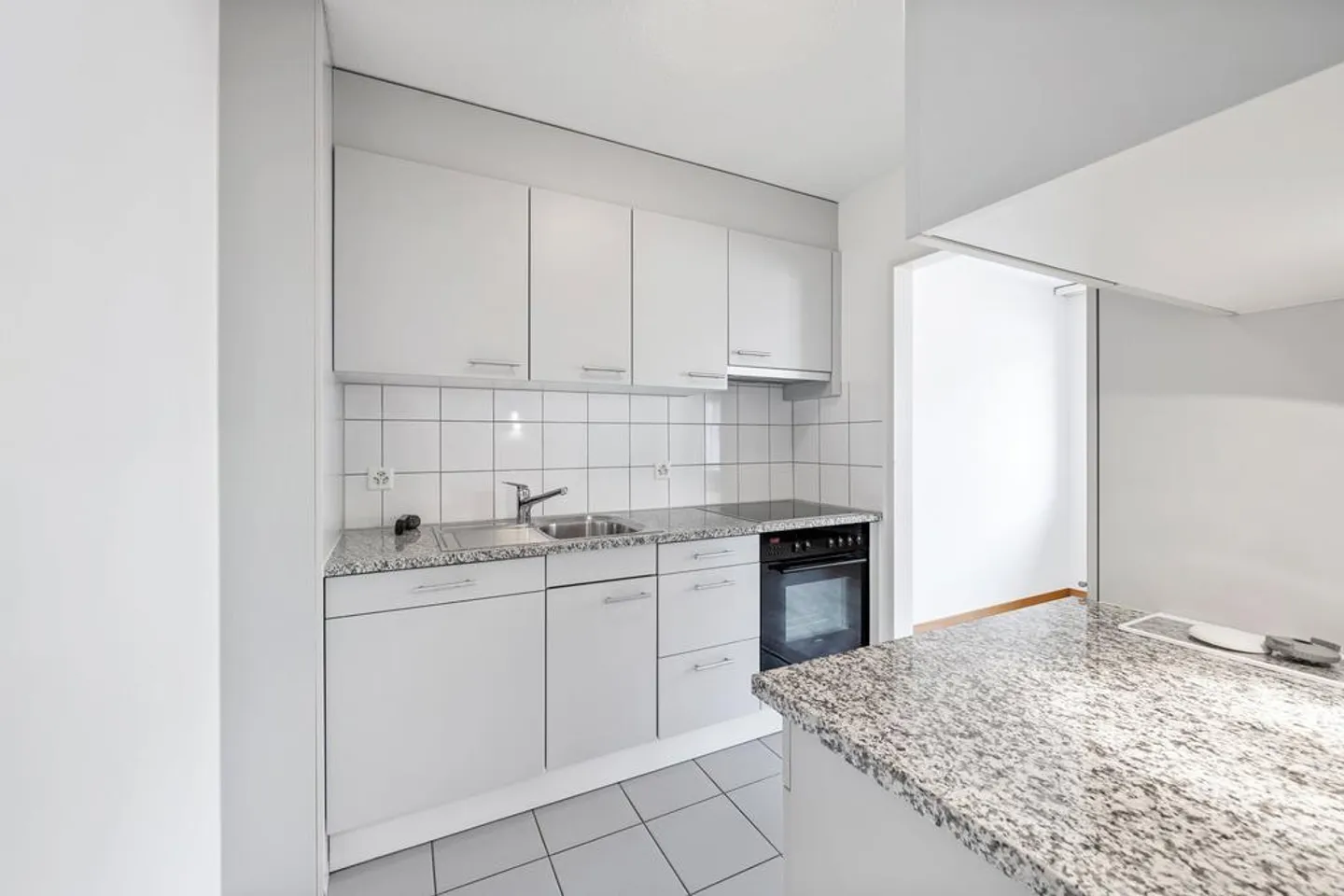 Modern apartment in a central location - Photo 2 of 10