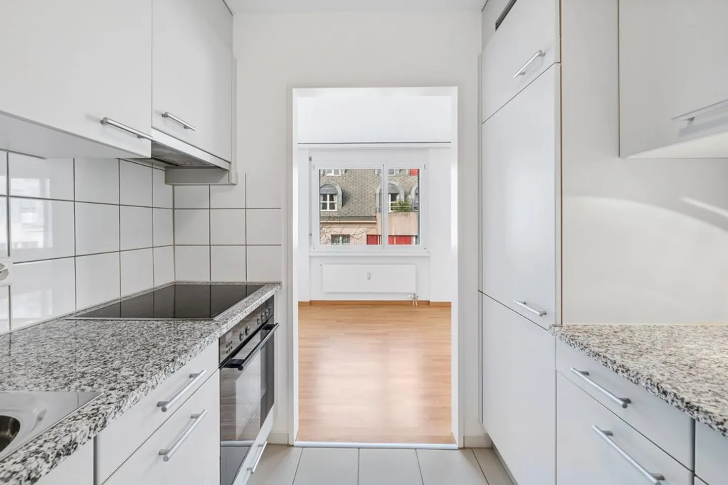 Modern apartment in a central location - Photo 3 of 10