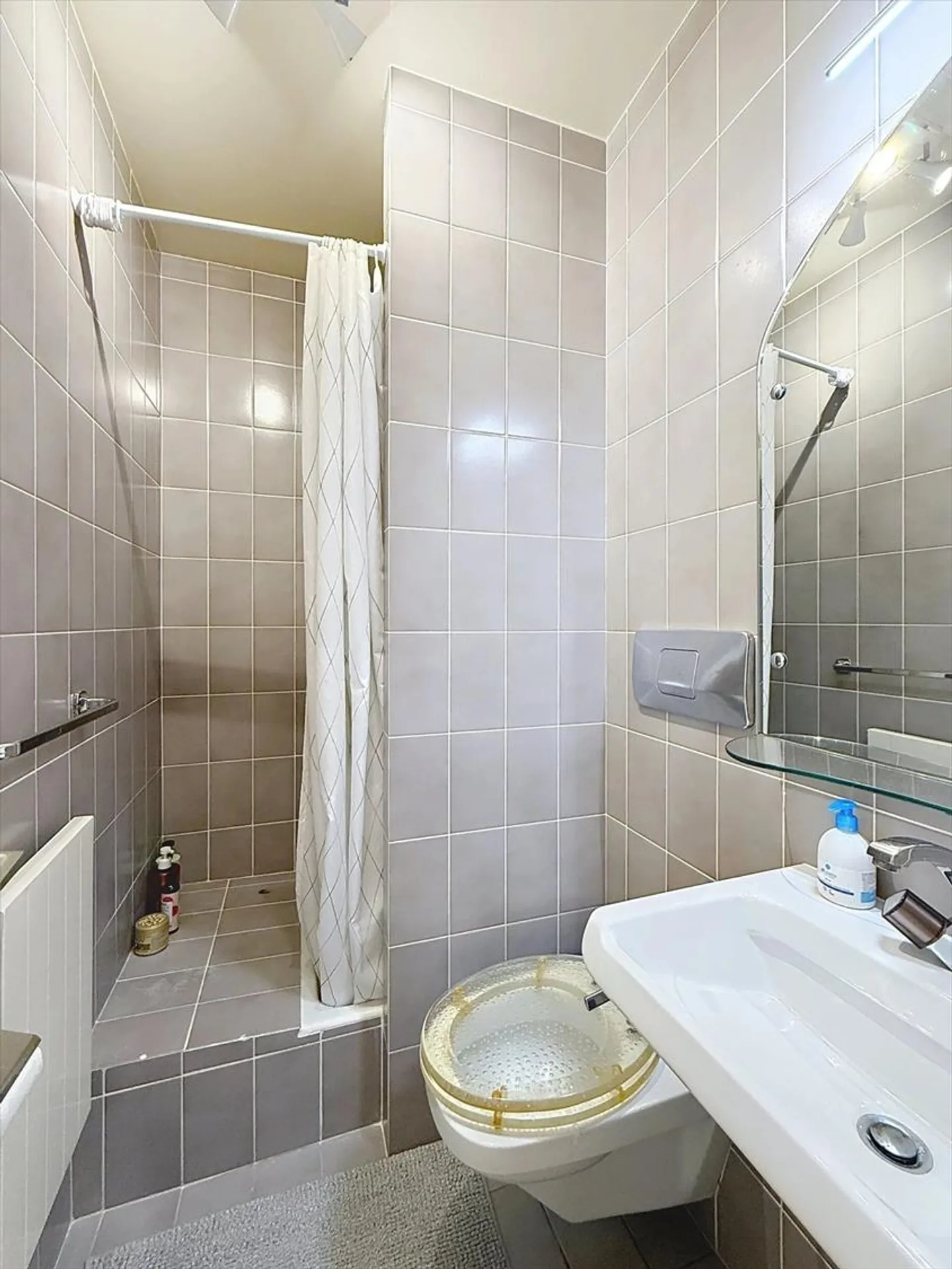 Geräumige 4-Zimmer-Wohnung ideal im Herzen von Pâquis gelegen. - Foto 7 von 8