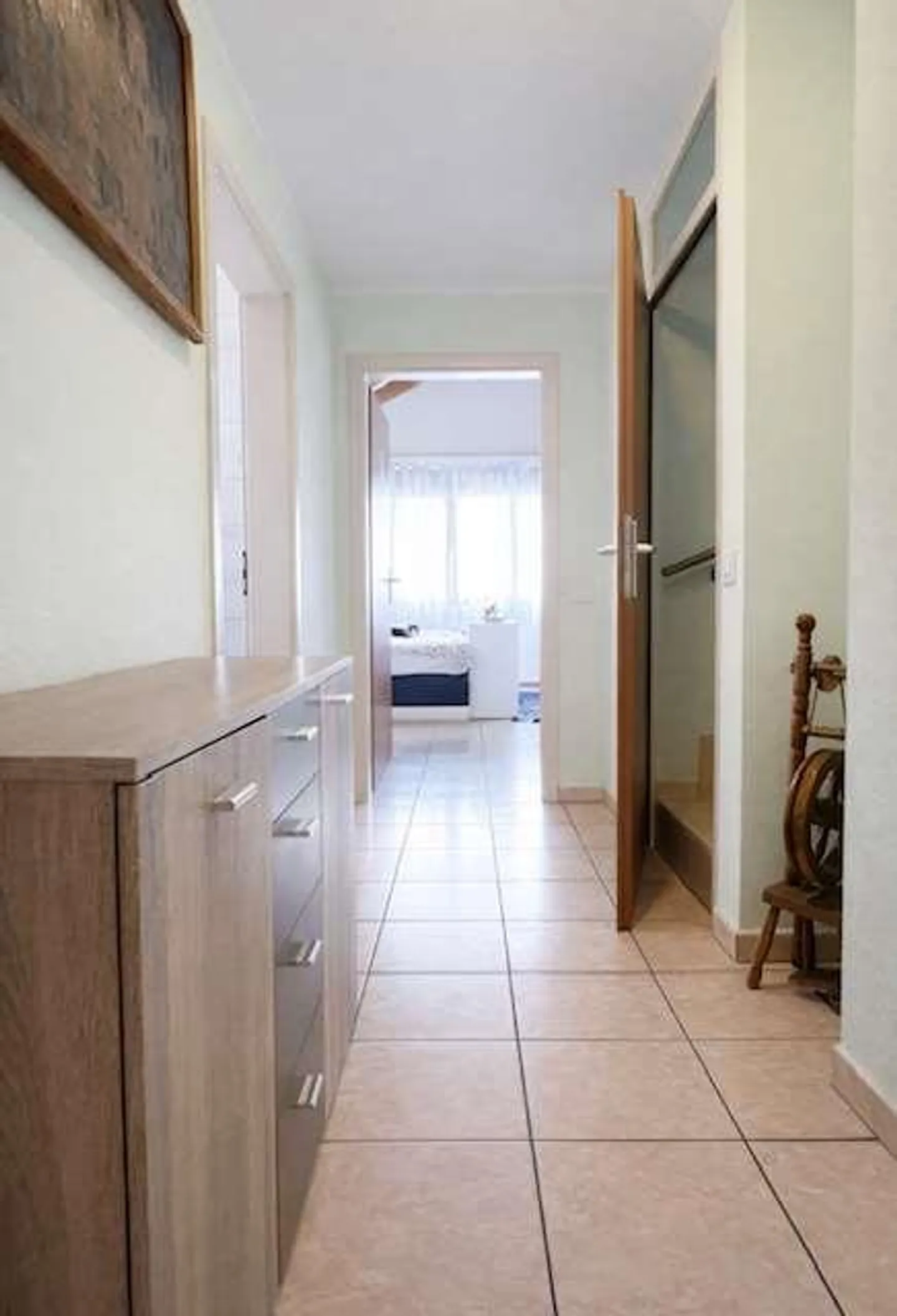 Elegantes freistehendes Haus mit Garten - Foto 10 von 13