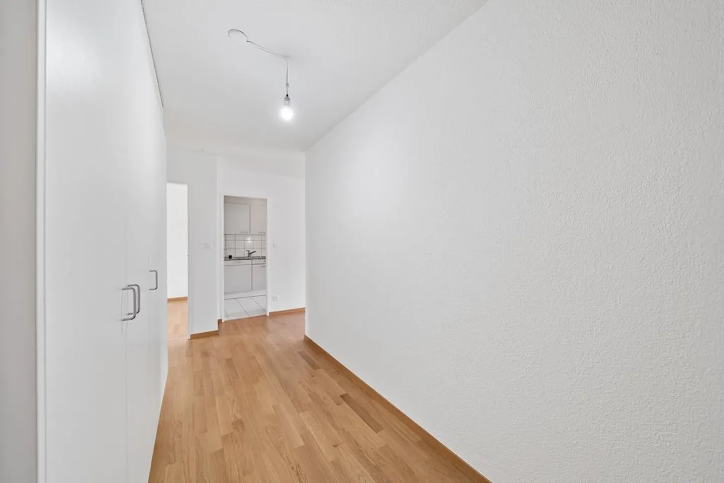 Modern apartment in a central location - Photo 4 of 10