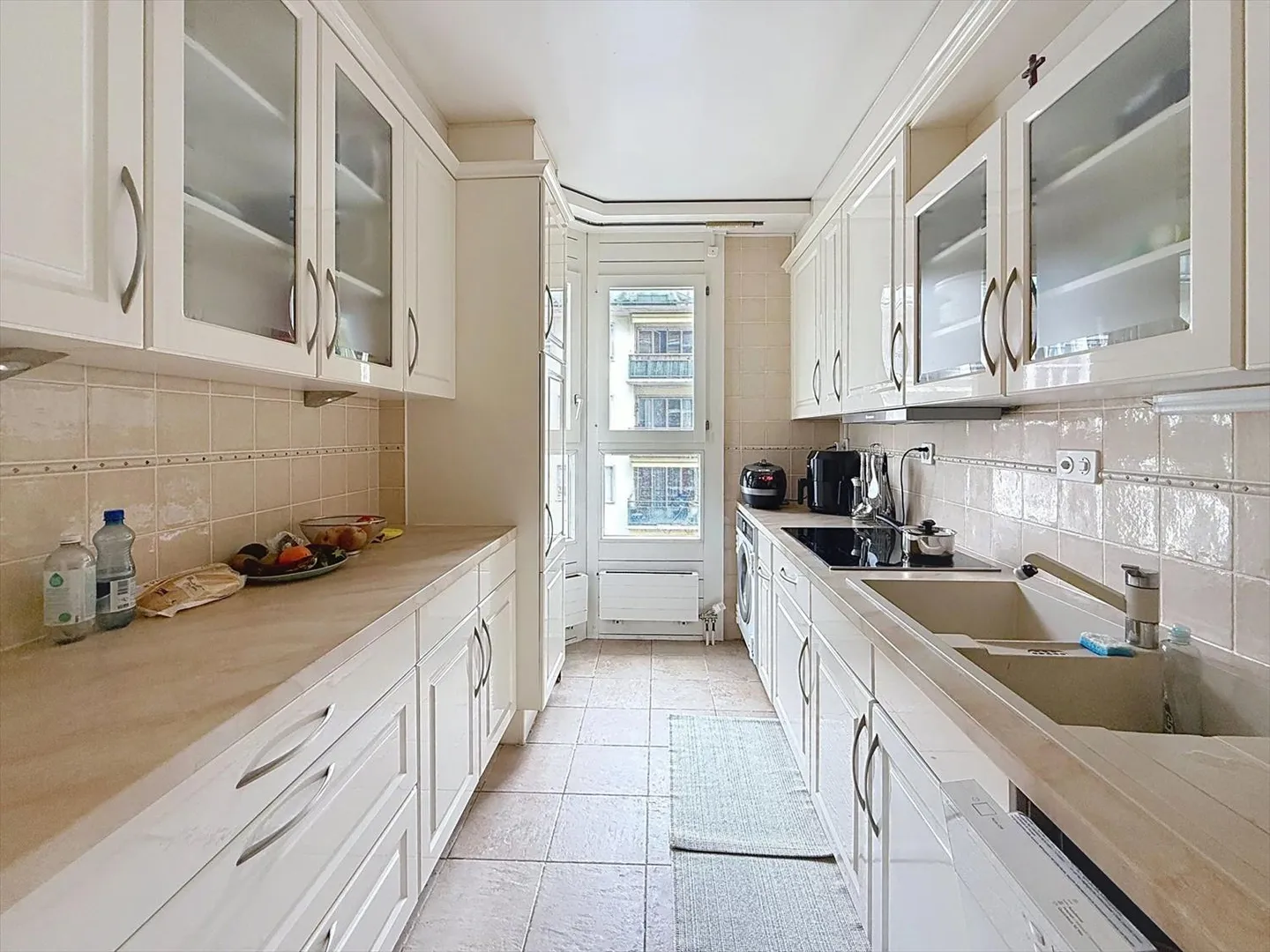 Geräumige 4-Zimmer-Wohnung ideal im Herzen von Pâquis gelegen. - Foto 4 von 8