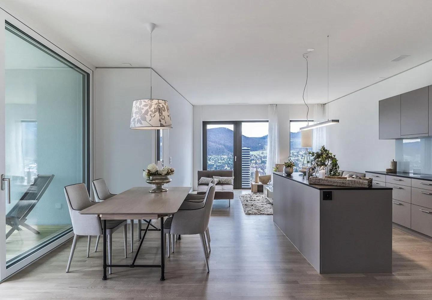 Exklusive 3.5-Zimmer-Wohnung im Ceres Tower mit tollem Ausblick - Foto 1 von 9