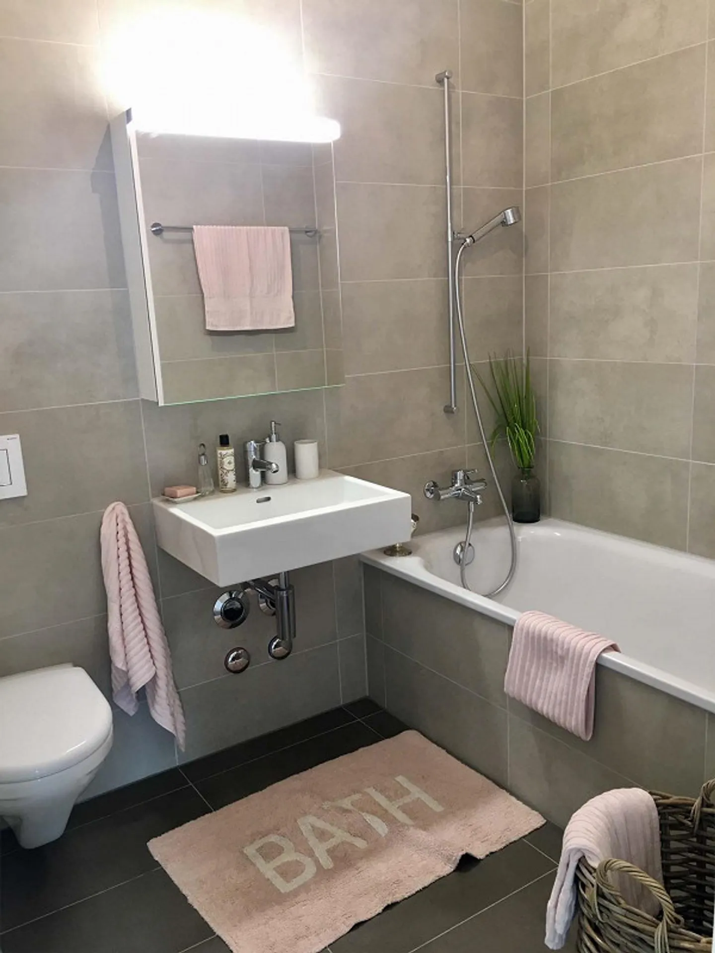 Exklusive 3.5-Zimmer-Wohnung im Ceres Tower mit tollem Ausblick - Foto 5 von 9