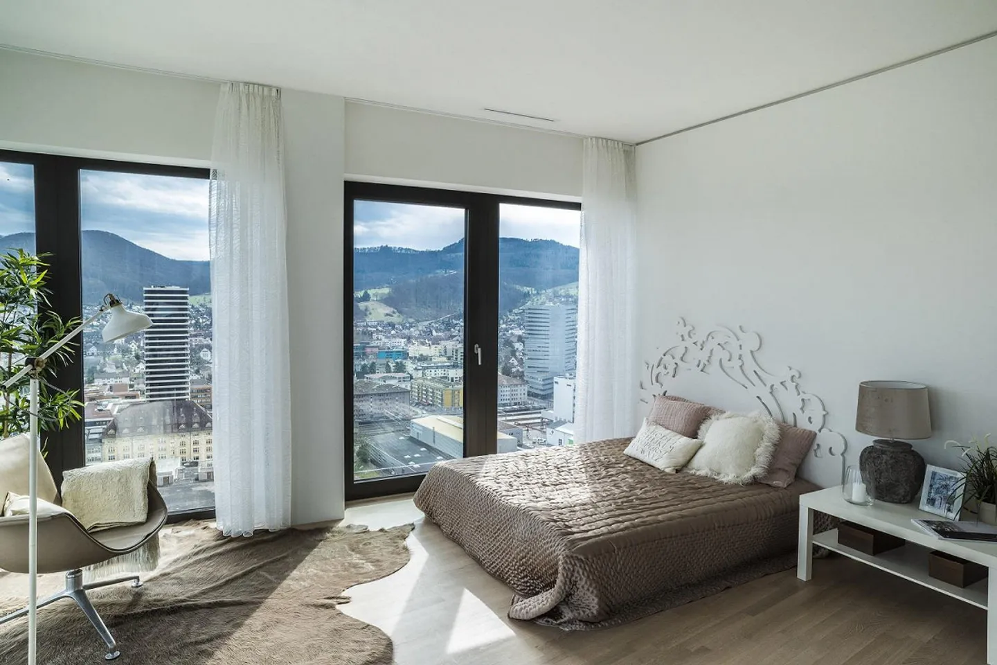 Exklusive 3.5-Zimmer-Wohnung im Ceres Tower mit tollem Ausblick - Foto 6 von 9