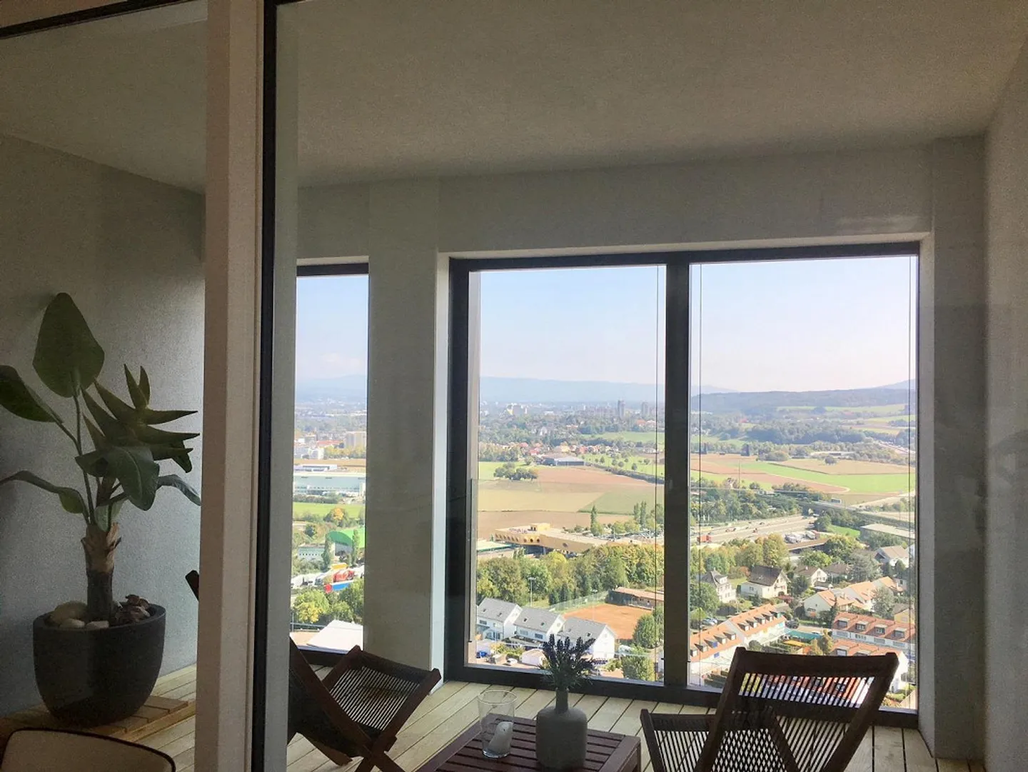 Exklusive 3.5-Zimmer-Wohnung im Ceres Tower mit tollem Ausblick - Foto 8 von 9