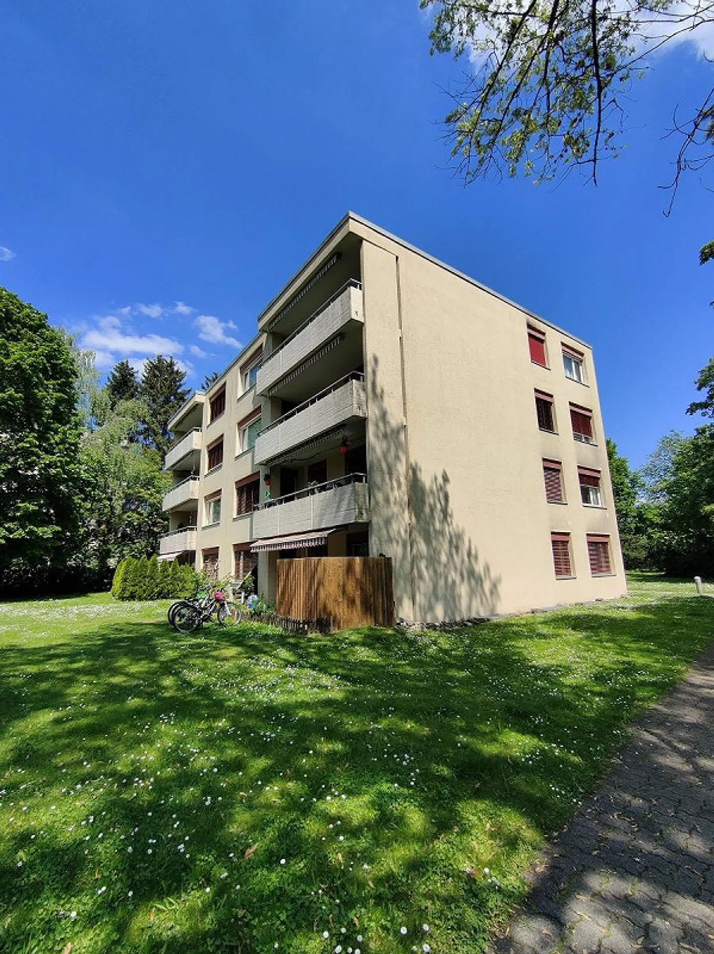 Appartement spacieux avec touche moderne dans le quartier de Herblingen - Photo 1 sur 12