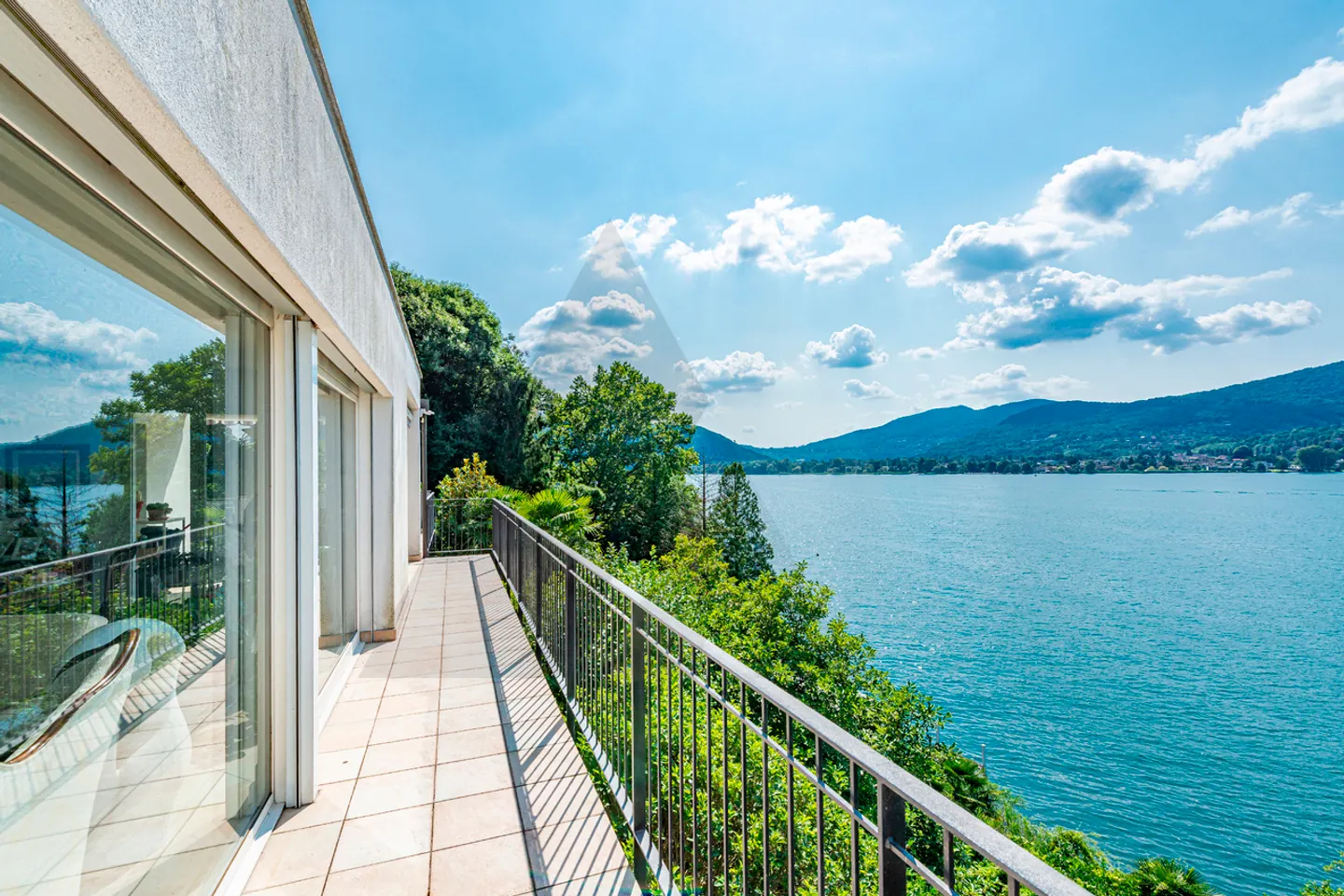 Villa Elegante con Vista Lago - Foto 8 di 13