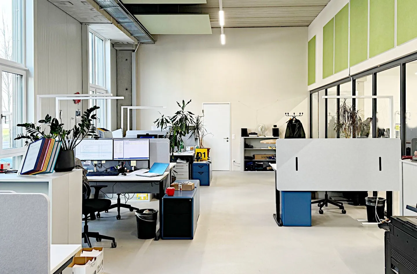 Salle industrielle moderne (rez-de-chaussée) directement sur l'autoroute ! - Photo 6 sur 13