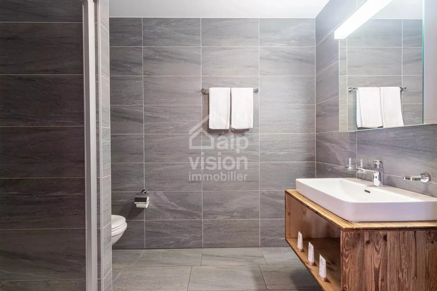 SPLENDIDE DUPLEX DE 5,5 CHAMBRES SKI IN/SKI OUT CENTRE STATION - Photo 10 sur 13