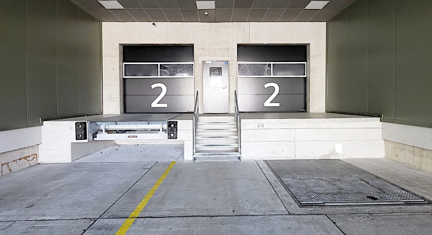 Salle industrielle moderne (rez-de-chaussée) directement sur l'autoroute ! - Photo 11 sur 13