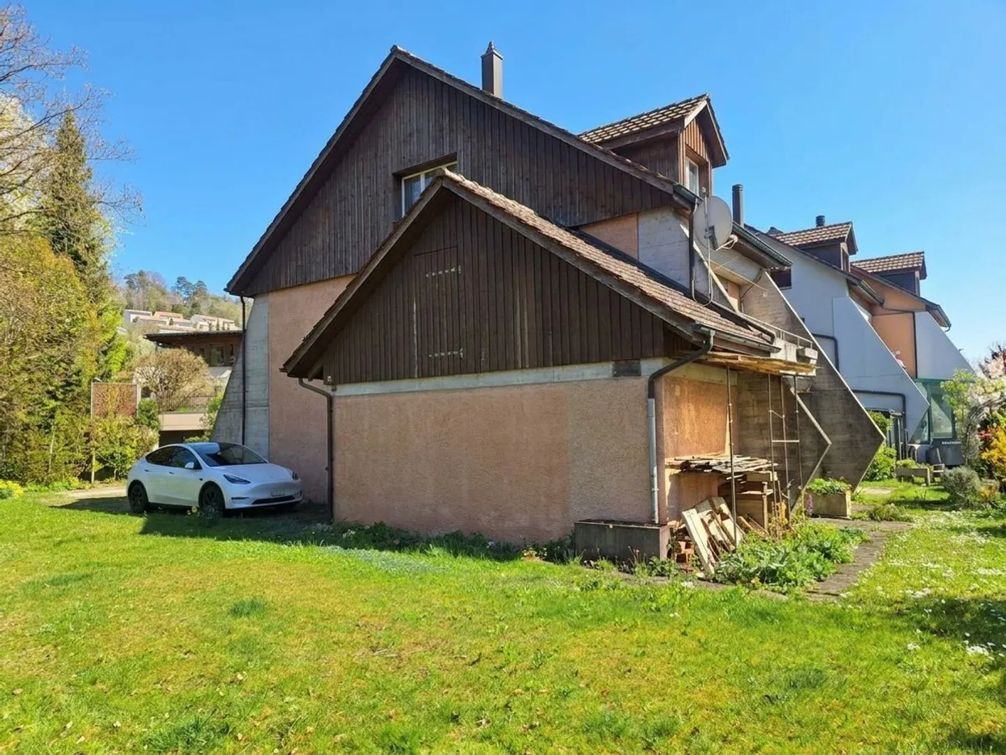 Family Paradise in Prime Location - with Renovation Potential - Photo 6 of 13