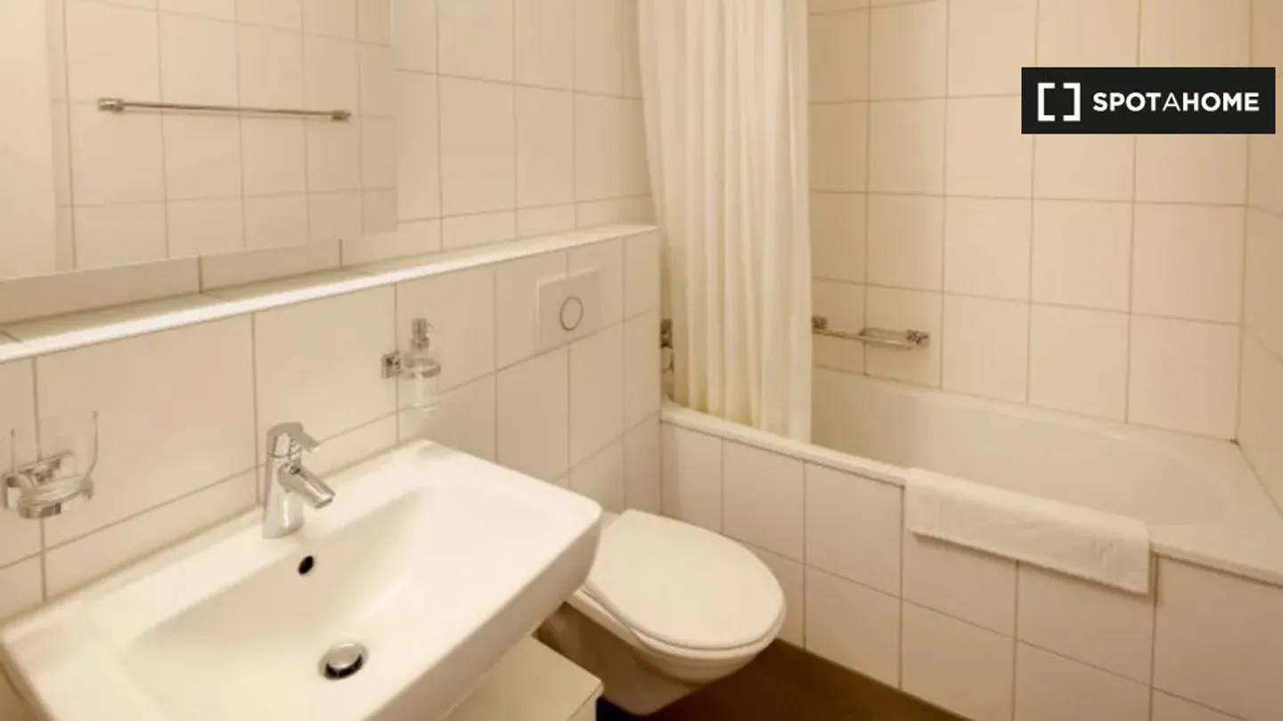 Entdecke, besichtige und miete dein neues Zuhause online mit vollem Vertrauen. - Foto 1 von 13