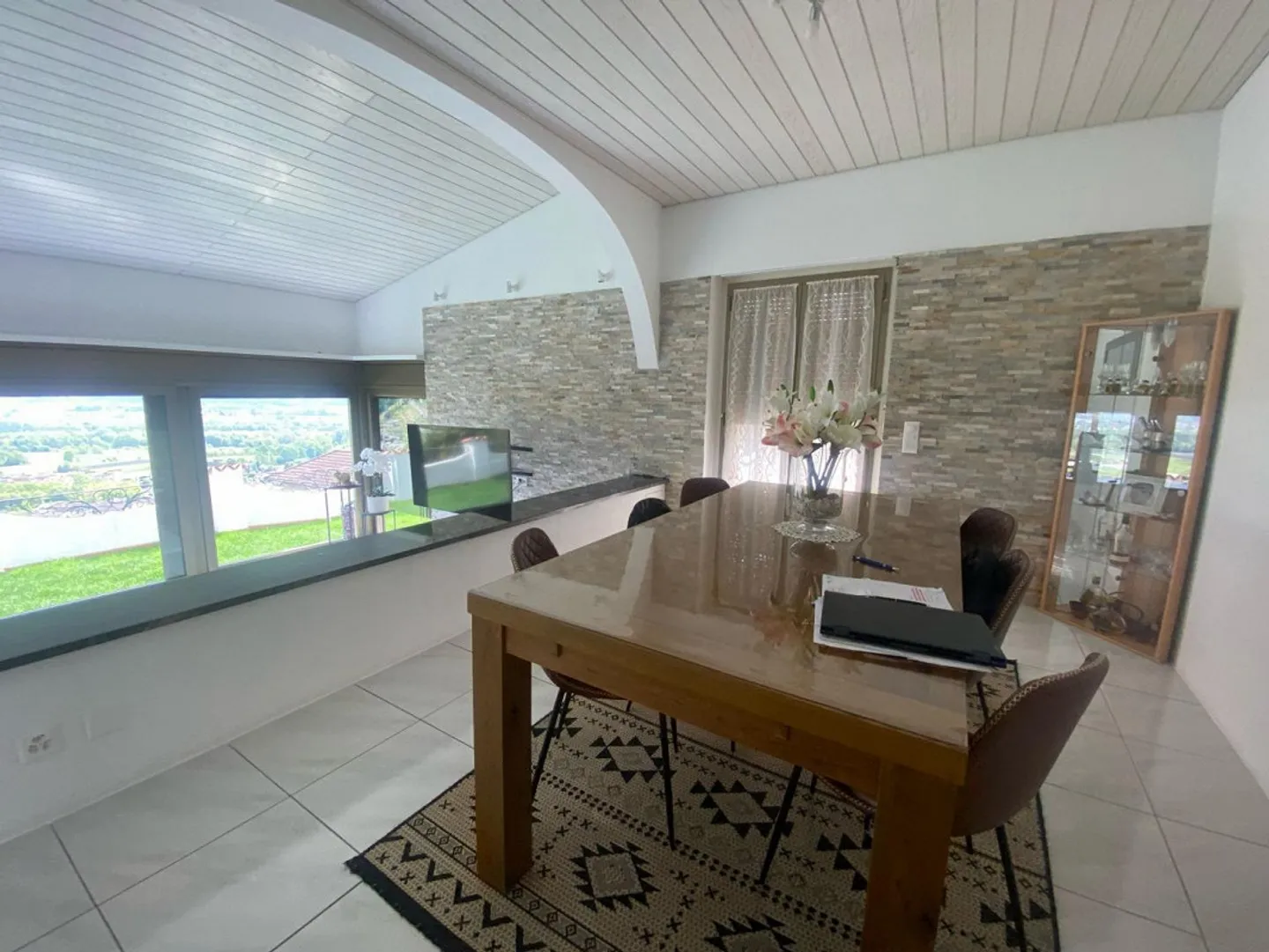 «6 1/2-room villa with garden in a very sunny location with a view / villetta di 6 1/2 locali con giardino molto soleggiata e bella vista» - Photo 4 of 36