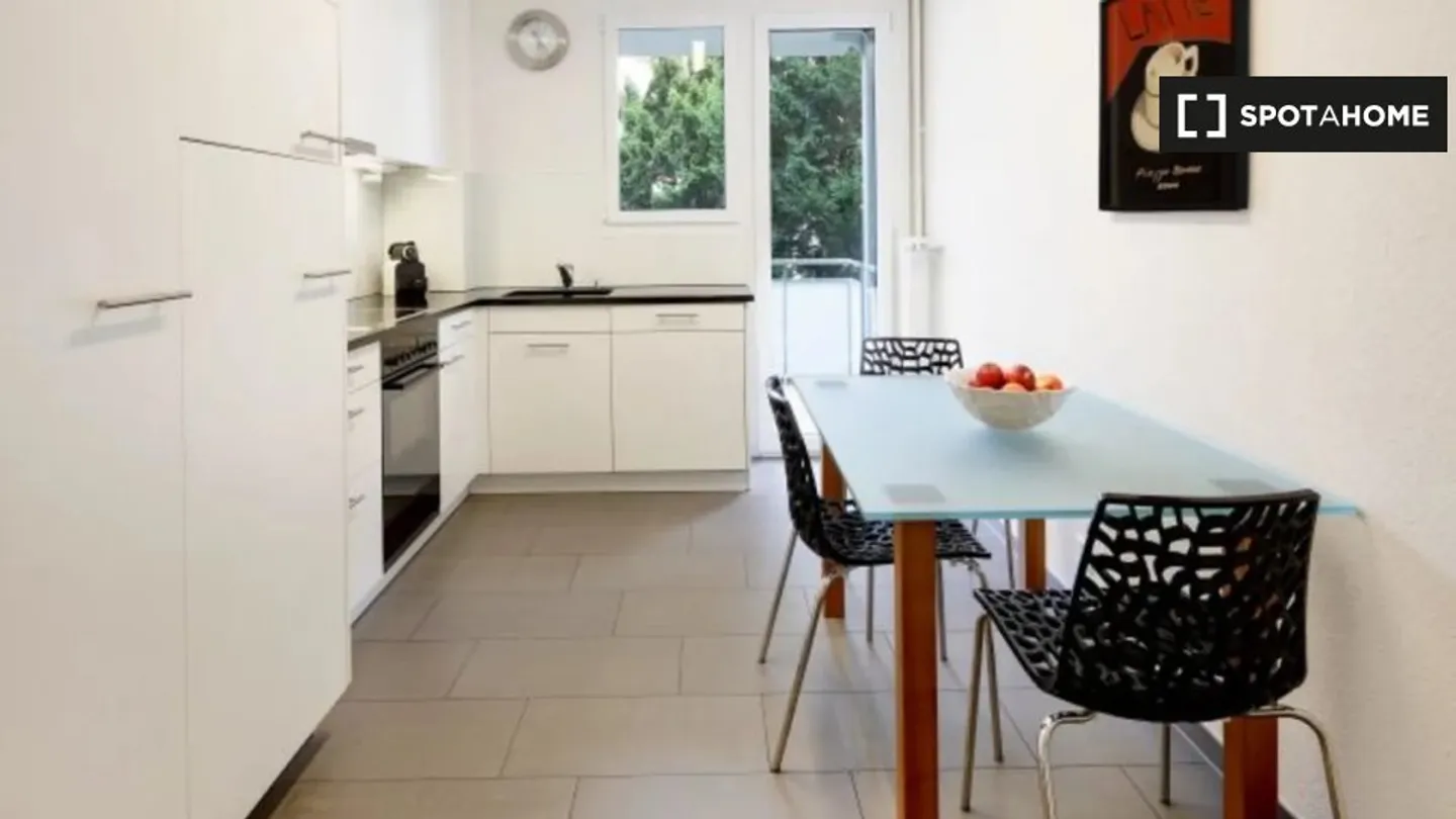 Entdecke, besichtige und miete dein neues Zuhause online mit vollem Vertrauen. - Foto 9 von 13